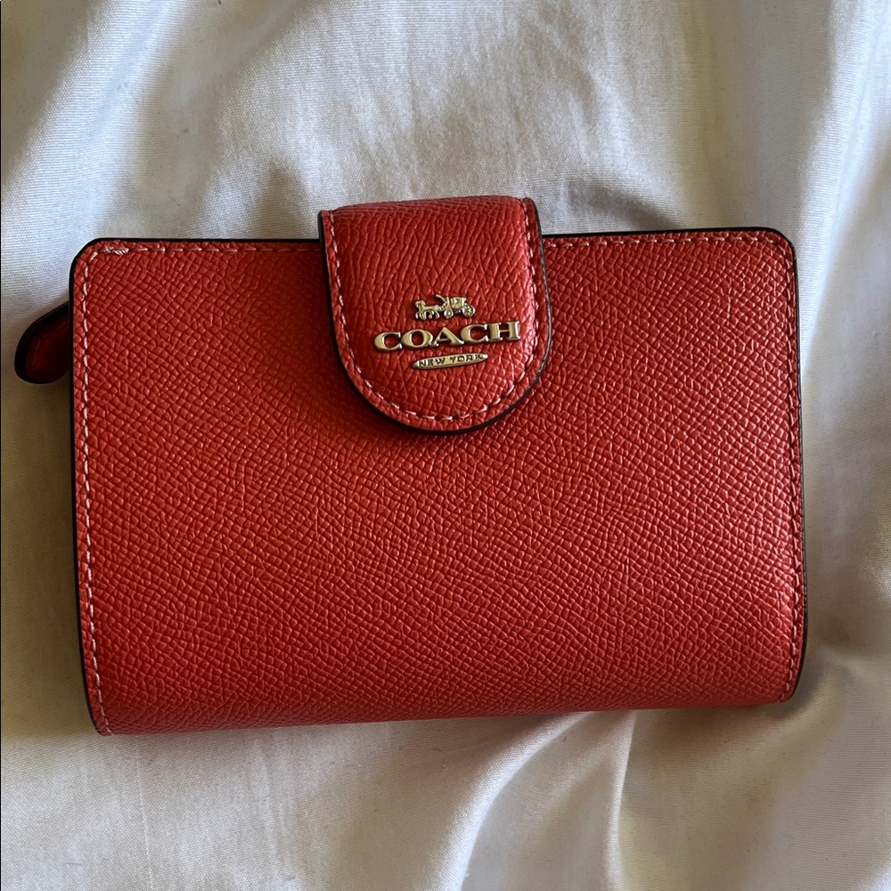 Coach Corner Zip Leather Wallet
